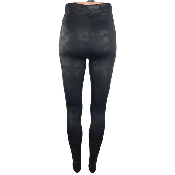 Spanx Black Faux Leather Camo Activewear Athletic Fitness Ankle Leggings Size XS - Picture 3 of 6